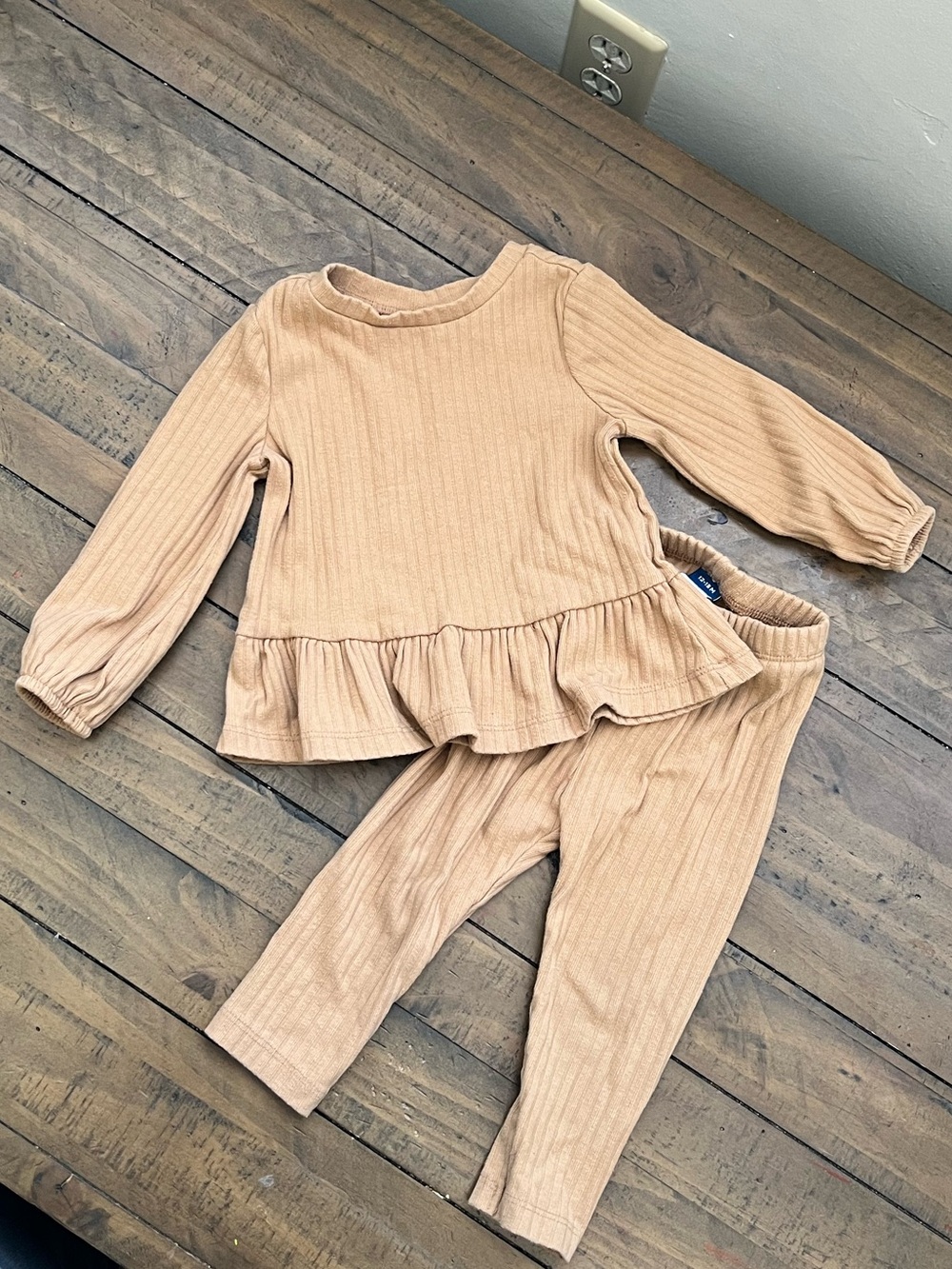 Old Navy Ribbed Peplum Top & Leggings Set